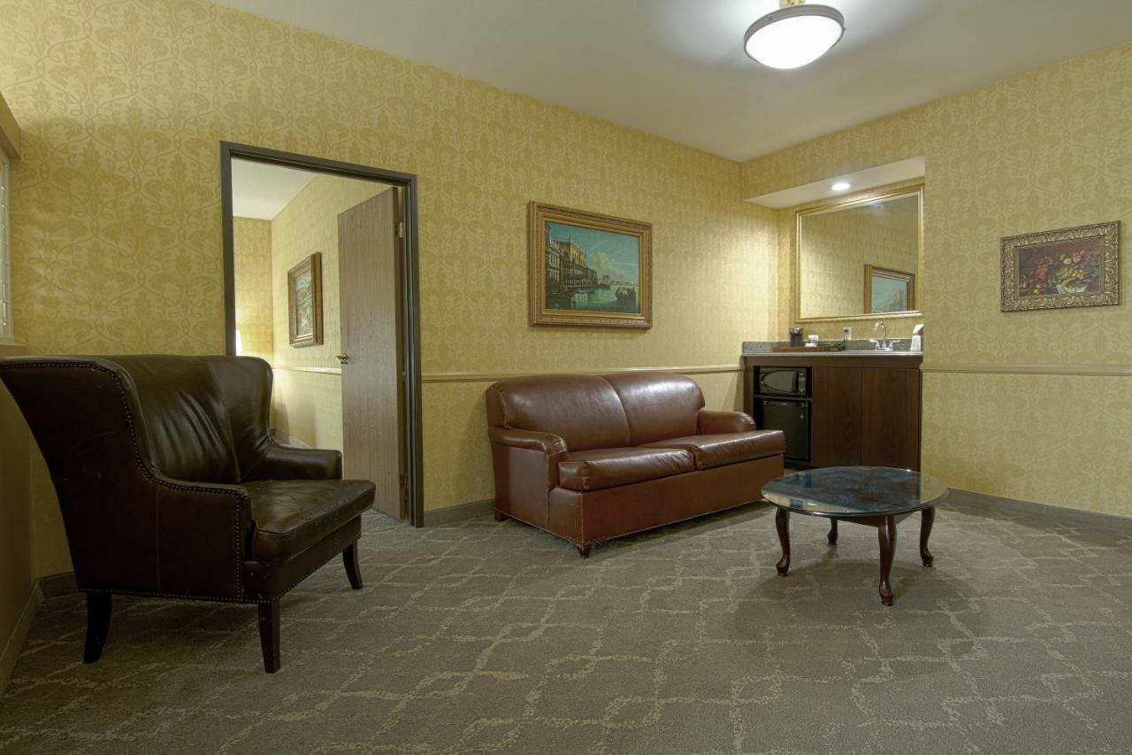 Azure Hotel&Suites Ontario Trademark Collection By Wyndham Luaran gambar